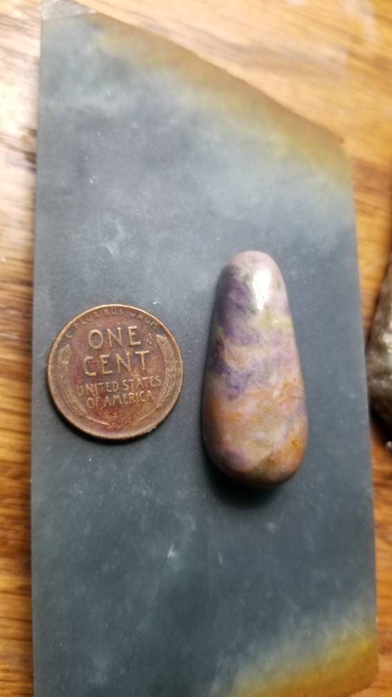 52ct UV reactive monet stone tear drop cabochon