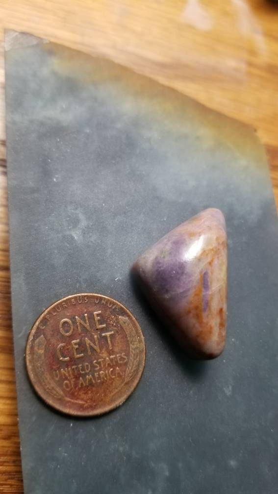 35ct UV reactive monet stone triangle cabochon