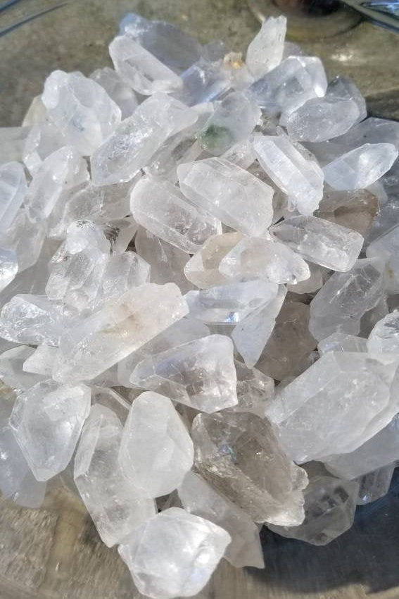 Small high quality quartz points terminated crystals