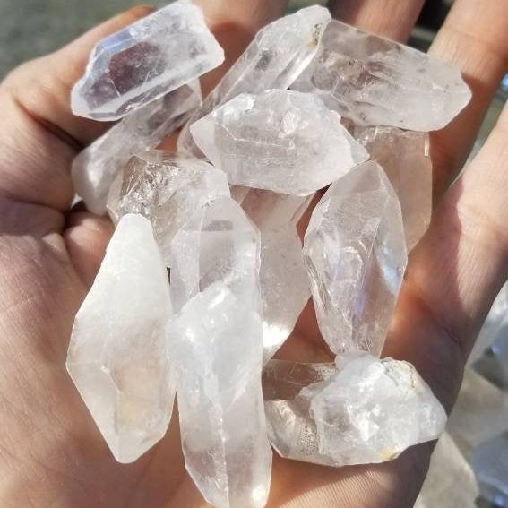 Small high quality quartz points terminated crystals