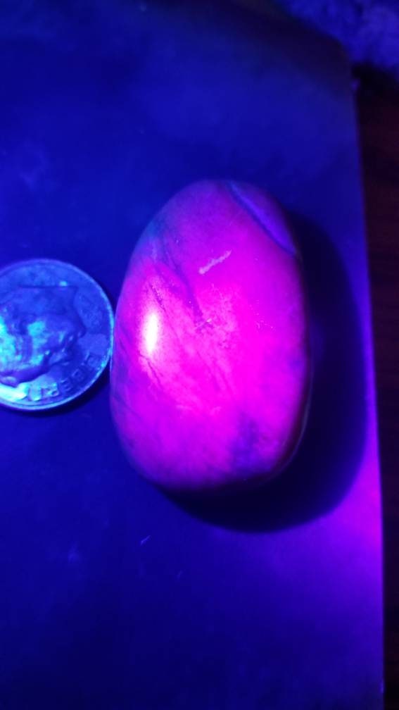 89ct UV reactive monet stone oval cabochon