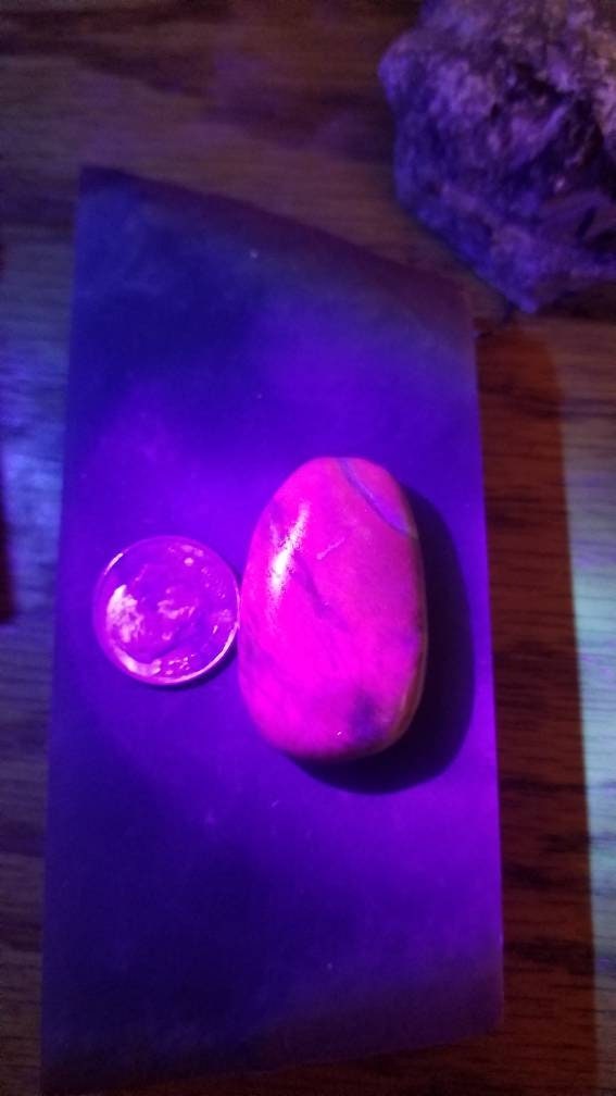89ct UV reactive monet stone oval cabochon
