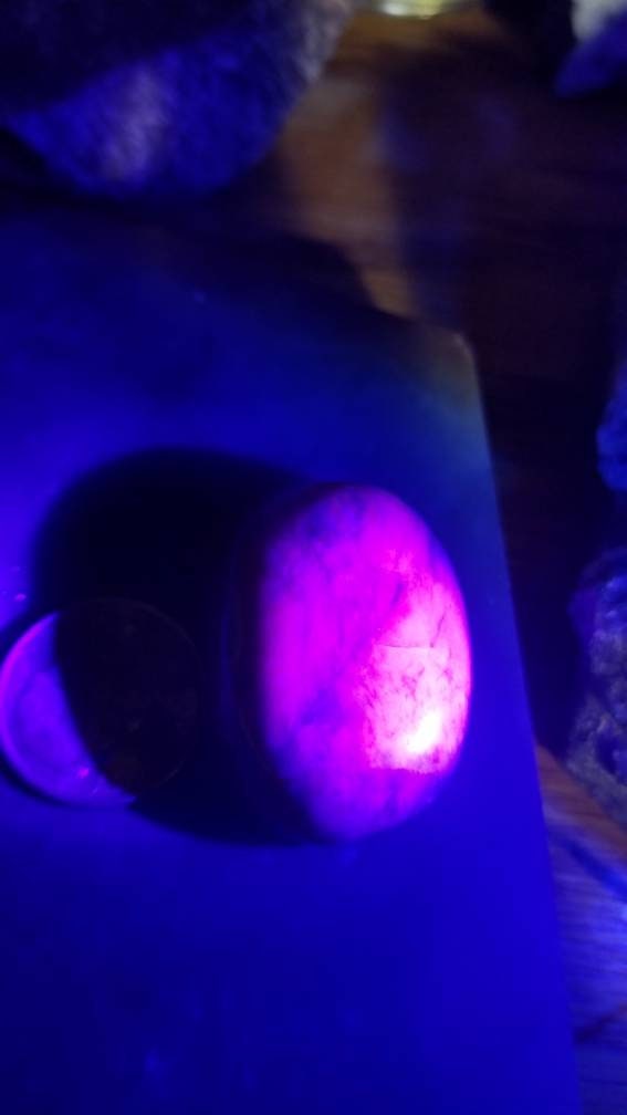 82ct UV reactive monet stone oval cabochon