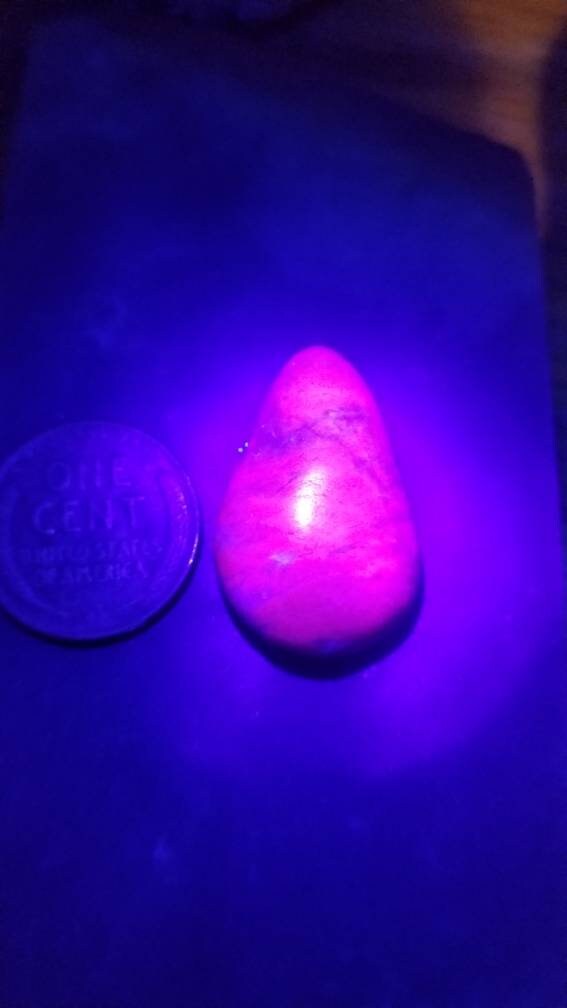 38ct UV reactive monet stone tear drop cabochon