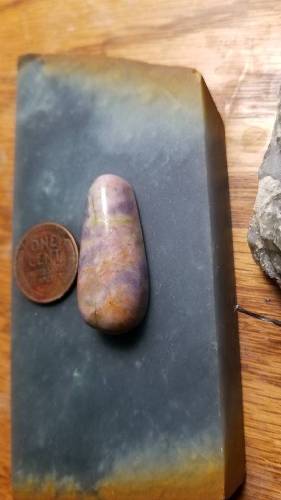 52ct UV reactive monet stone tear drop cabochon