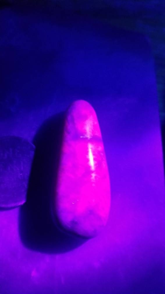52ct UV reactive monet stone tear drop cabochon