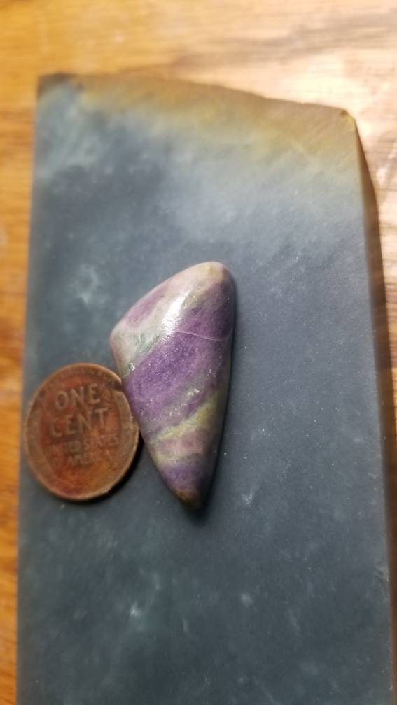 43ct UV reactive monet stone triangle cabochon