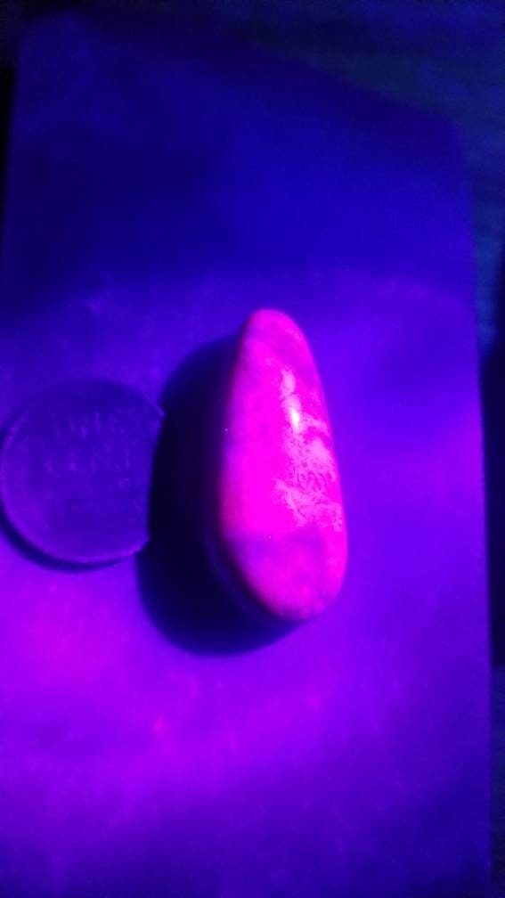 46ct UV reactive monet stone tear drop cabochon