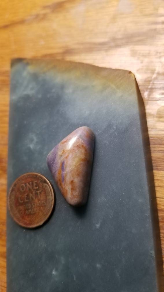 35ct UV reactive monet stone triangle cabochon