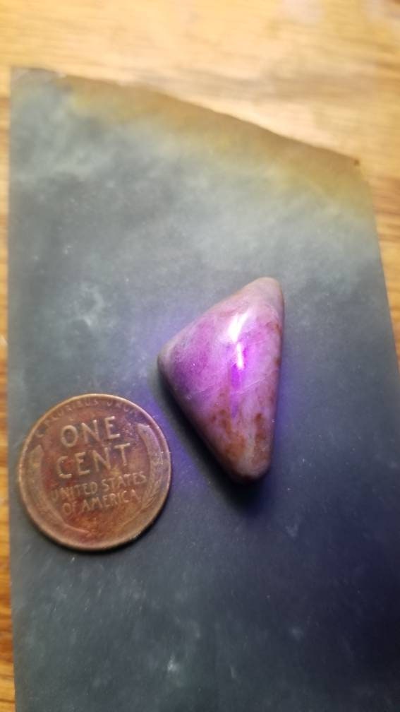 35ct UV reactive monet stone triangle cabochon