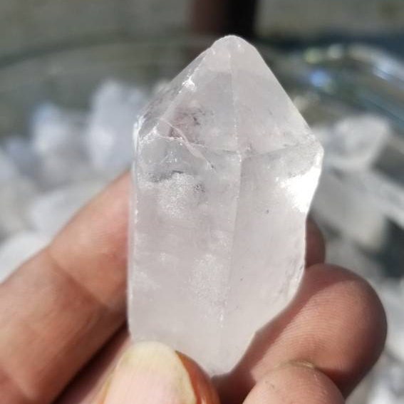 Small high quality quartz points terminated crystals