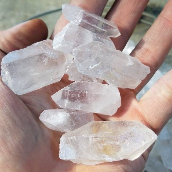 Small high quality quartz points terminated crystals