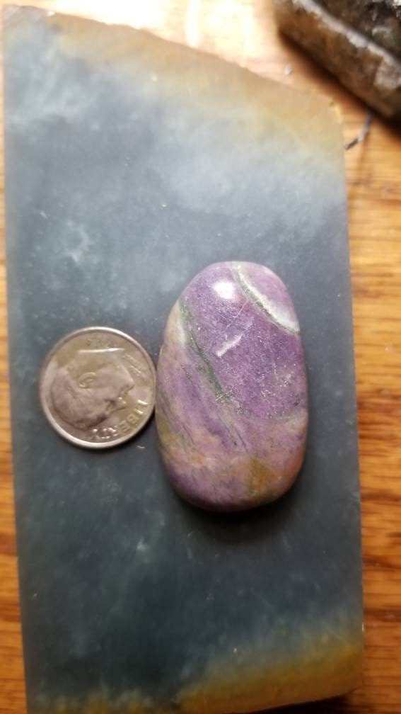 89ct UV reactive monet stone oval cabochon