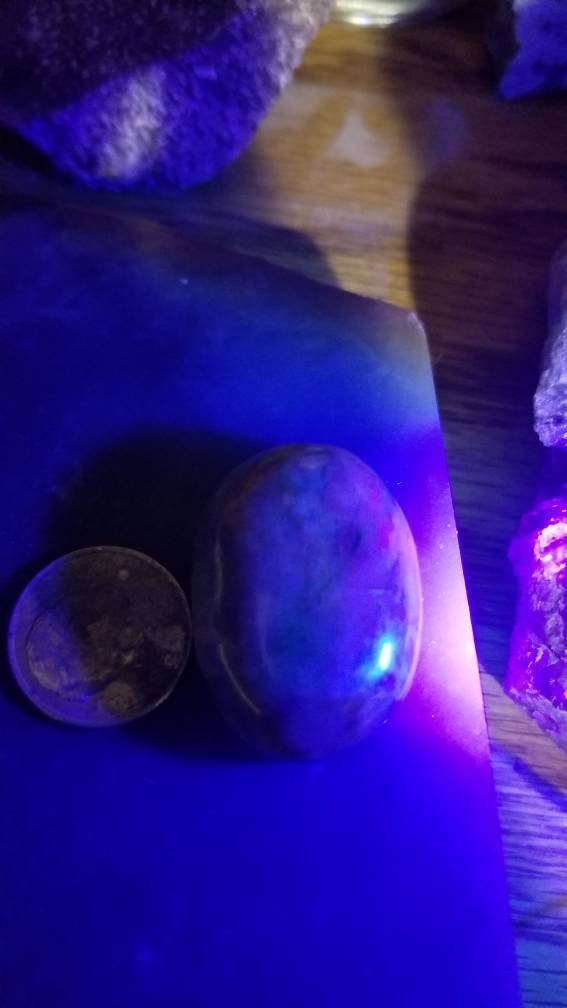 82ct UV reactive monet stone oval cabochon