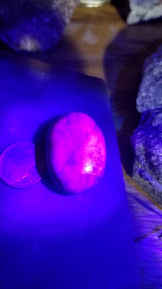 82ct UV reactive monet stone oval cabochon