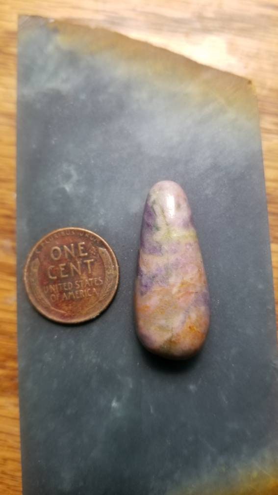 52ct UV reactive monet stone tear drop cabochon