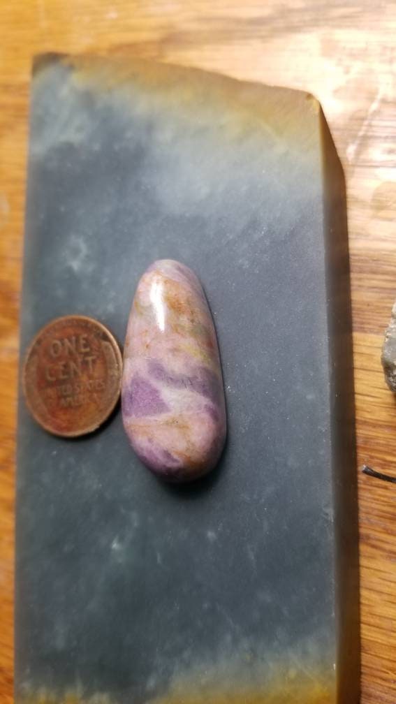 46ct UV reactive monet stone tear drop cabochon