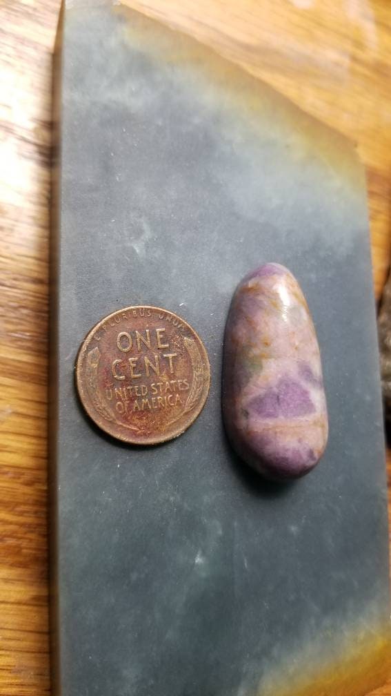 46ct UV reactive monet stone tear drop cabochon