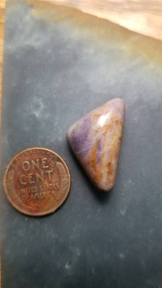 35ct UV reactive monet stone triangle cabochon