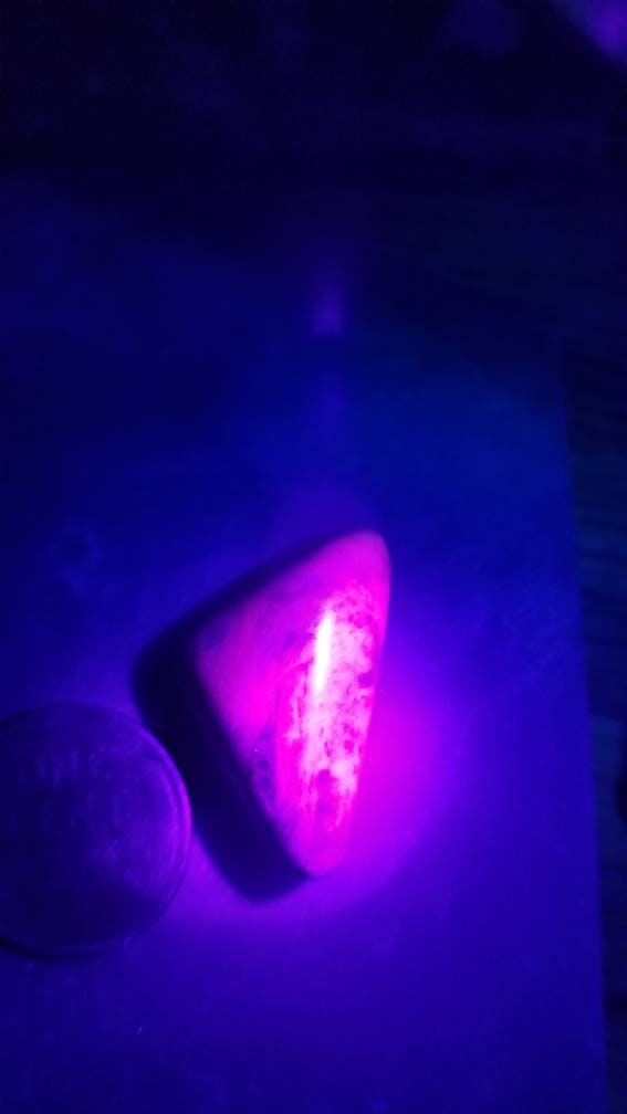 35ct UV reactive monet stone triangle cabochon