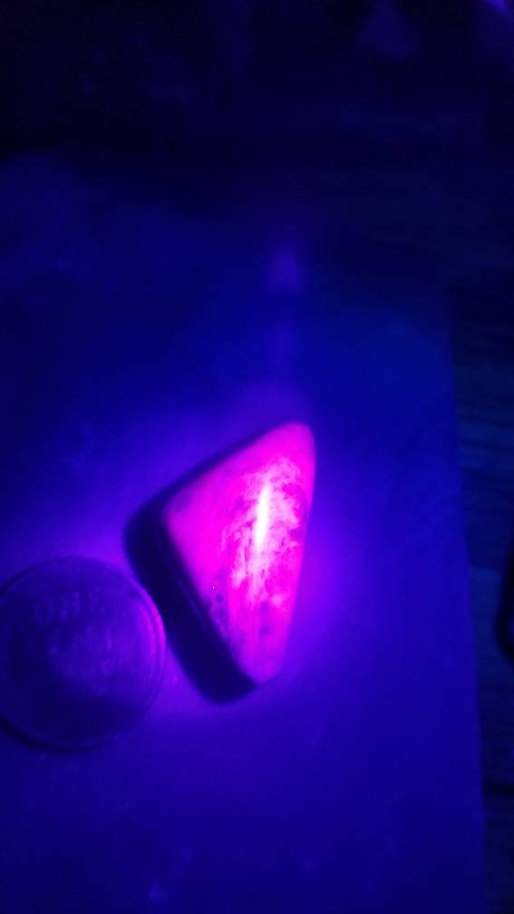 35ct UV reactive monet stone triangle cabochon
