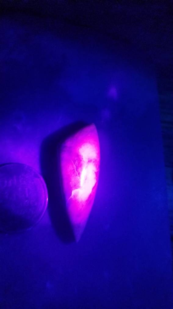 28ct UV monet stone flourite triangle cabochon