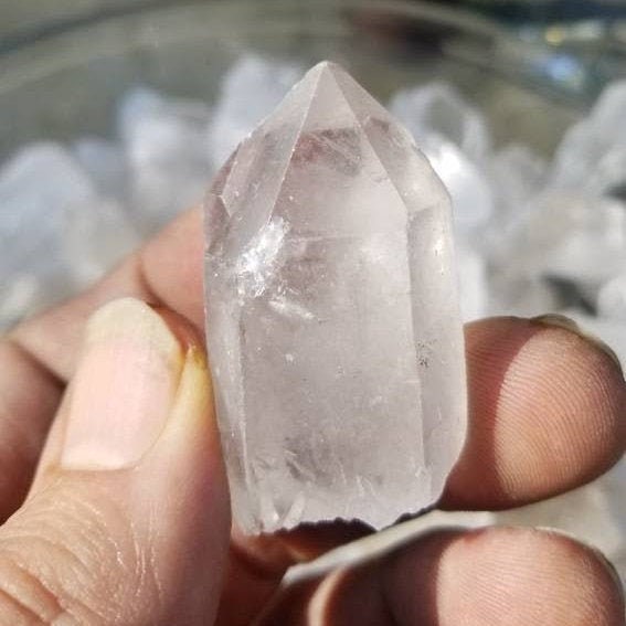 Small high quality quartz points terminated crystals