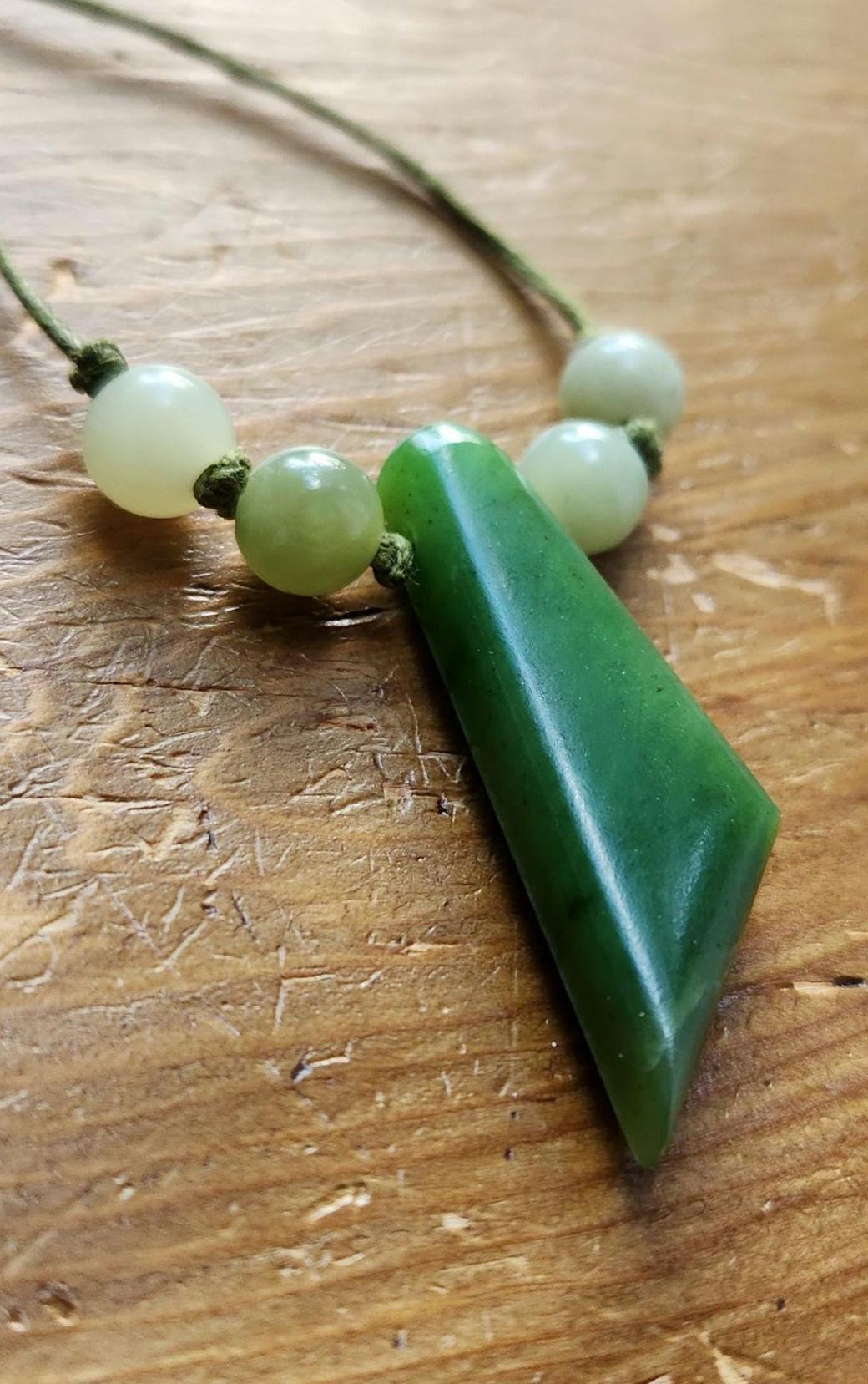 Siberian nephrite jade pendant with siberian jade beads