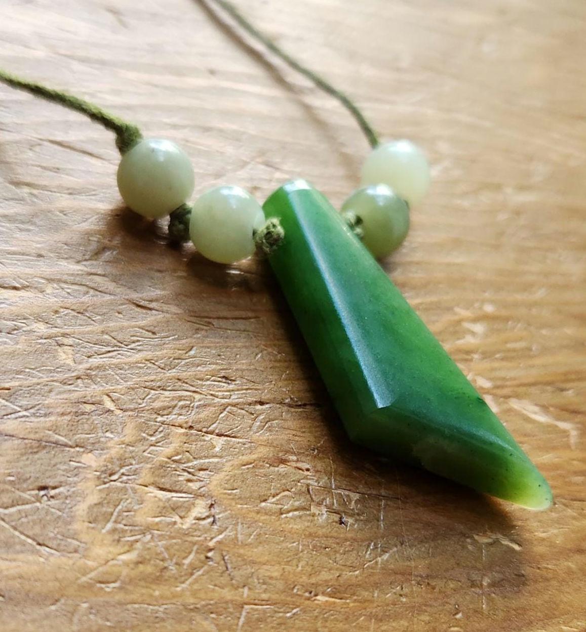 Siberian nephrite jade pendant with siberian jade beads