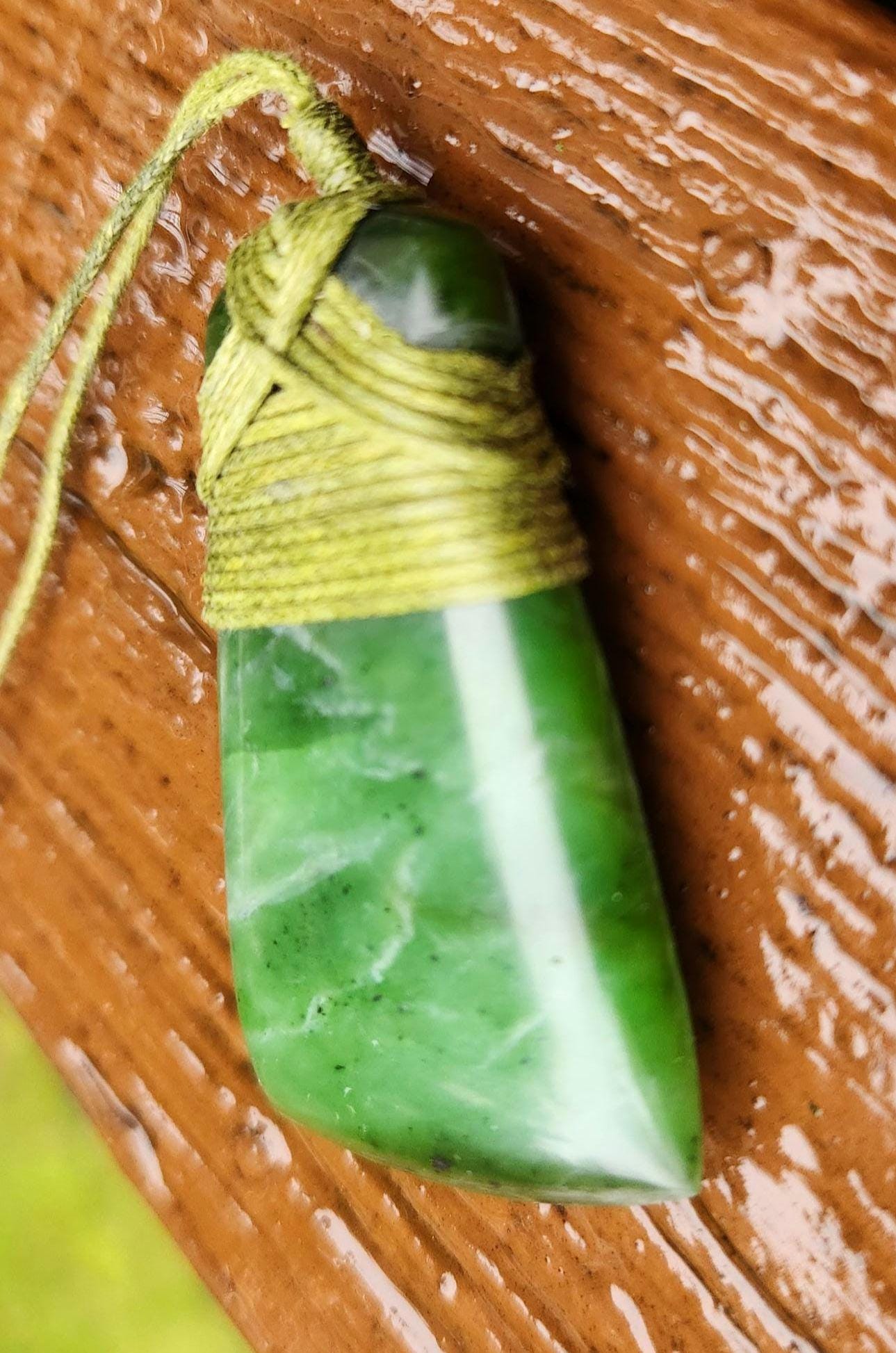 Siberian nephrite jade Hei Toki style adjustable length pendant