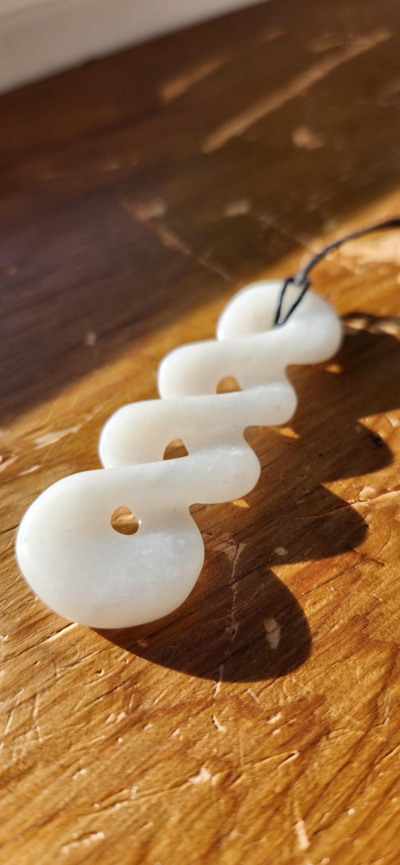 Siberian mutton fat nephrite jade tripple twist pikorua pendant necklace