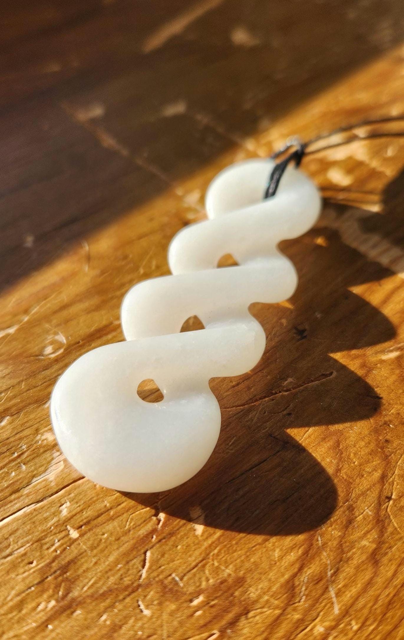 Siberian mutton fat nephrite jade tripple twist pikorua pendant necklace