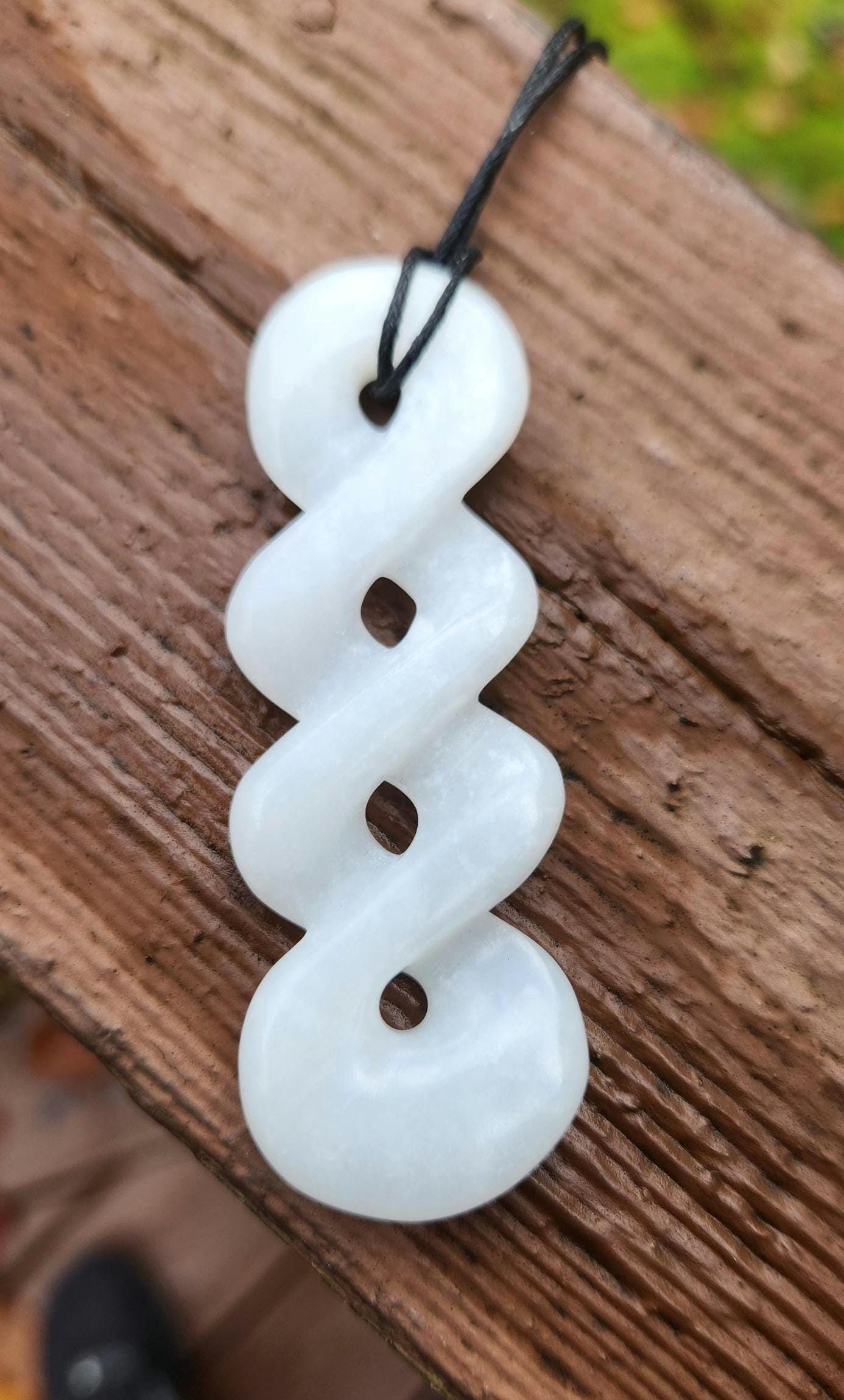 Siberian mutton fat nephrite jade tripple twist pikorua pendant necklace