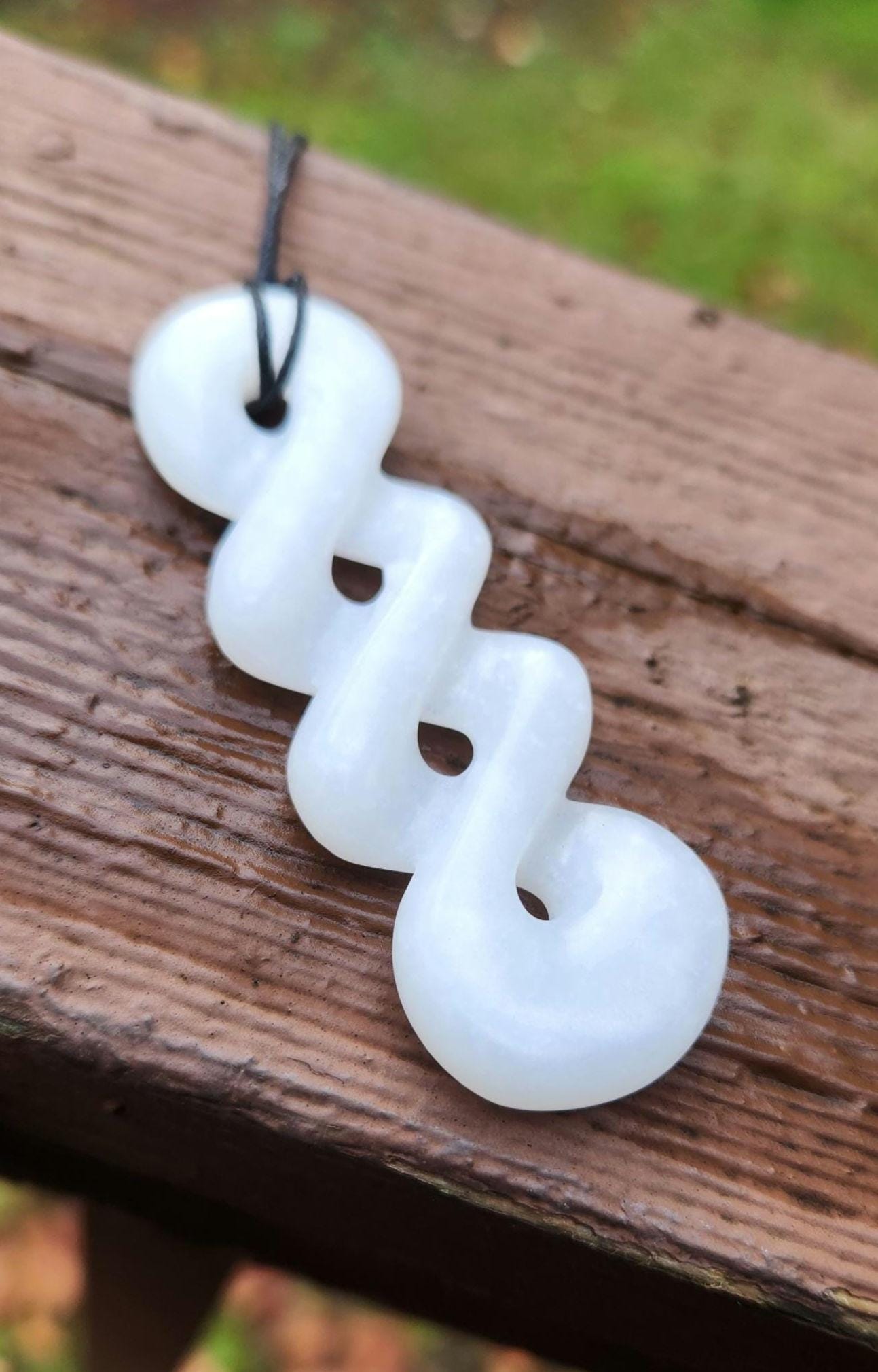 Siberian mutton fat nephrite jade tripple twist pikorua pendant necklace