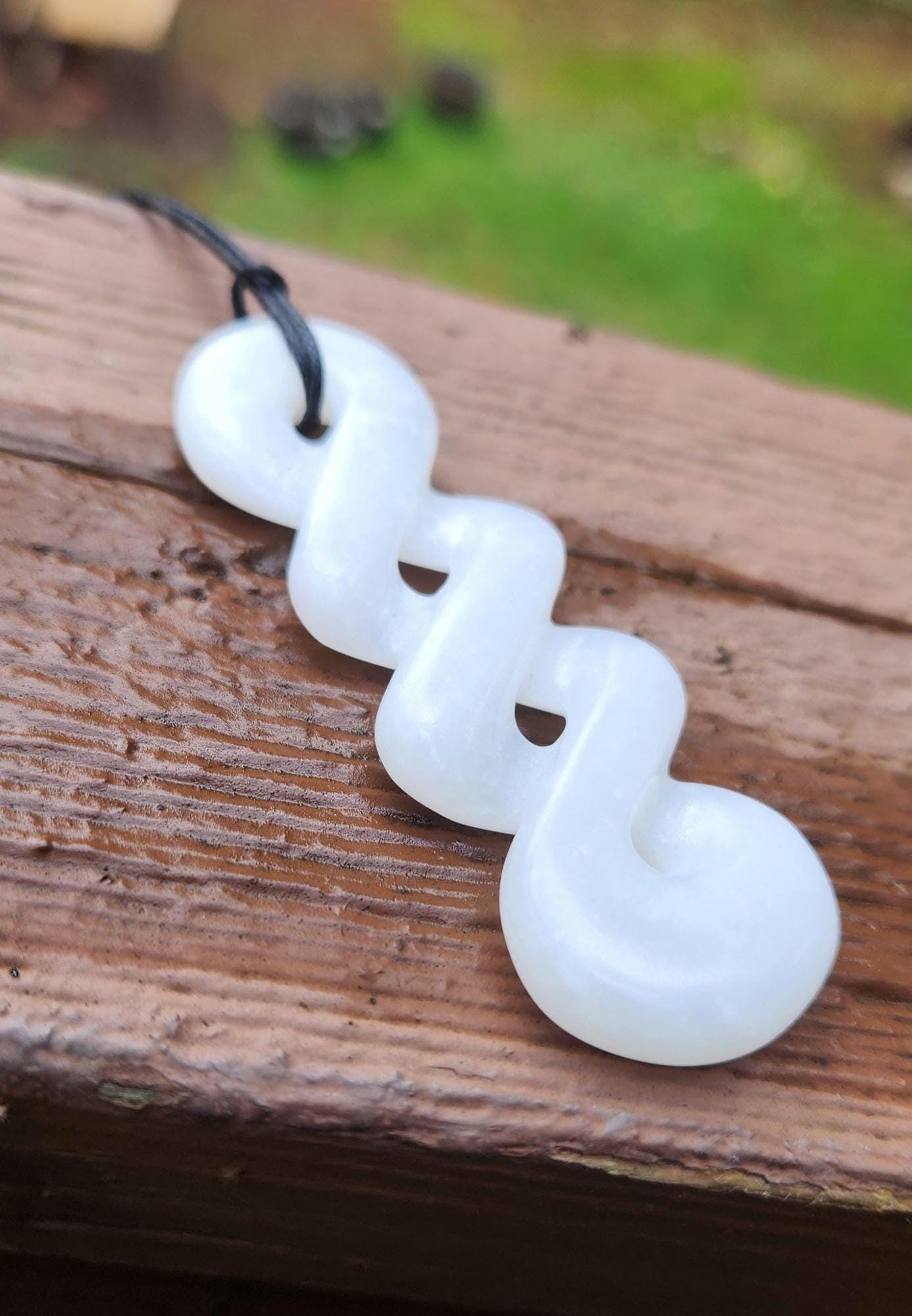 Siberian mutton fat nephrite jade tripple twist pikorua pendant necklace