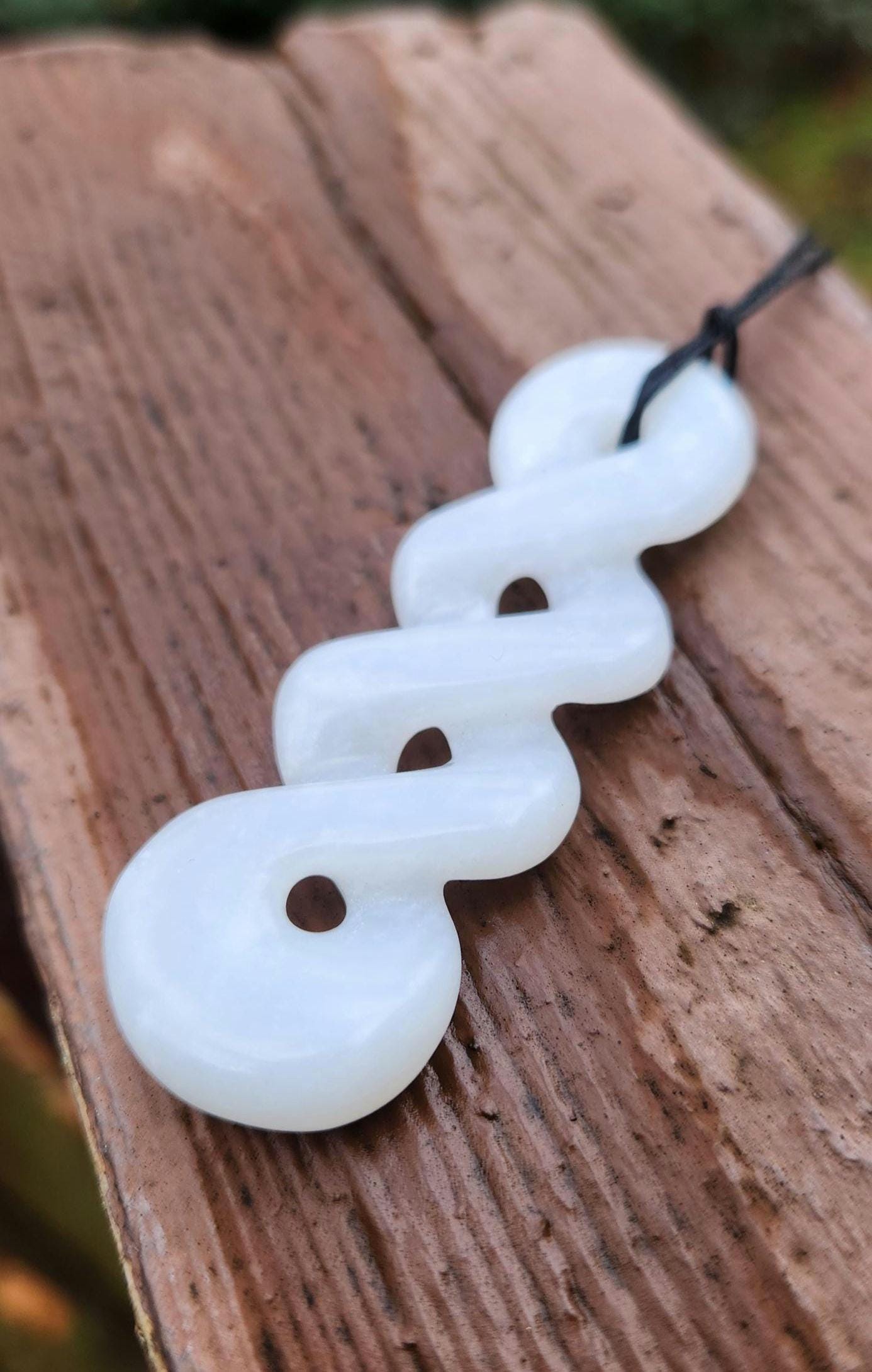 Siberian mutton fat nephrite jade tripple twist pikorua pendant necklace