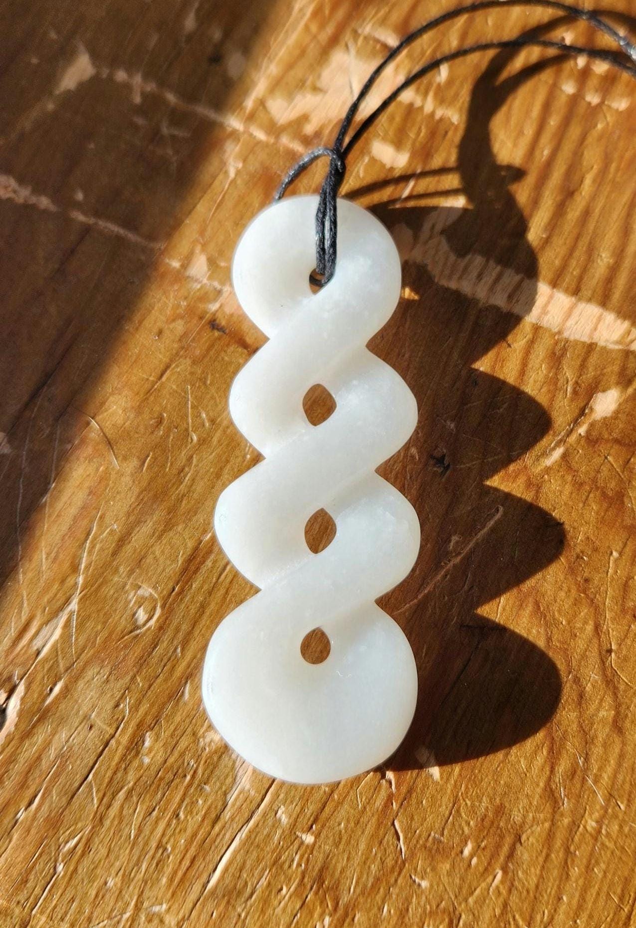 Siberian mutton fat nephrite jade tripple twist pikorua pendant necklace