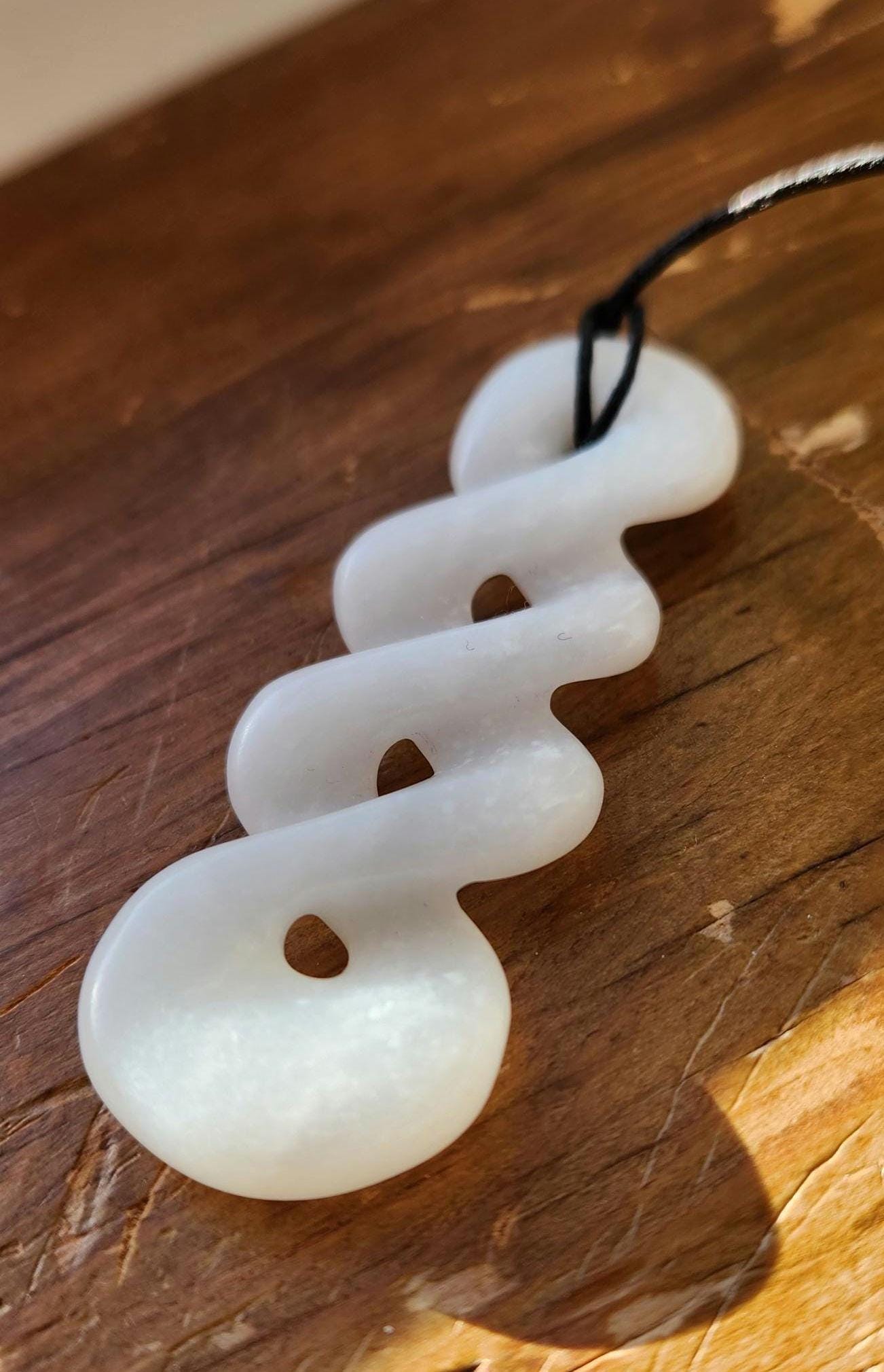 Siberian mutton fat nephrite jade tripple twist pikorua pendant necklace